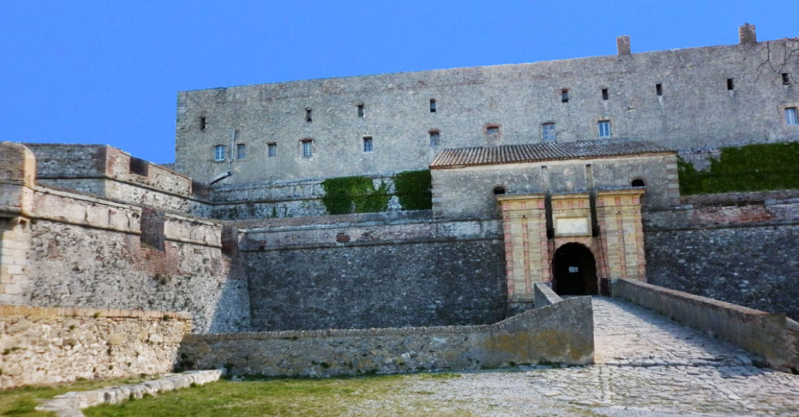 pethus musee theatre emporada jouet trinidad station balneaire call jeu rambla